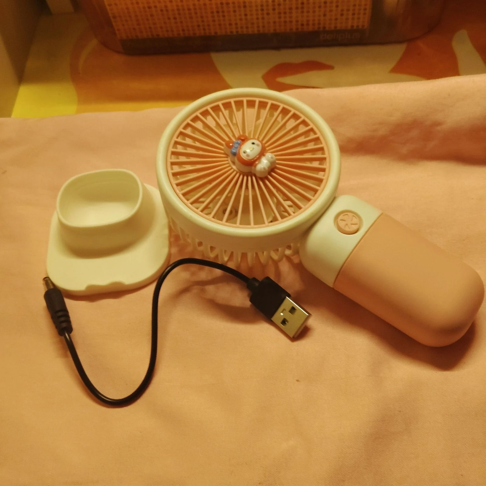 Mini ventilador portátil de My Melody recargable con soporte para teléfono  – photo 2